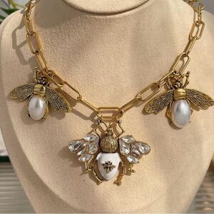 🐝 NEW Unique Gold and Pearl & Crystal Bee Statement Necklace 🐝